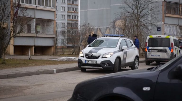 В Зиепниеккалнсе женщина выбросилась из окна 9-го этажа (ВИДЕО)
