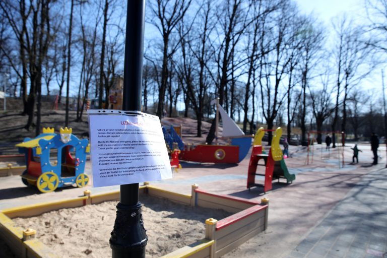 Полиция Риги на выходных будет усиленно проверять детские площадки