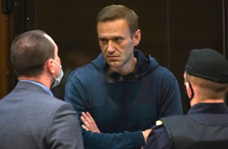 Навальный получил шесть выговоров за две недели в колонии