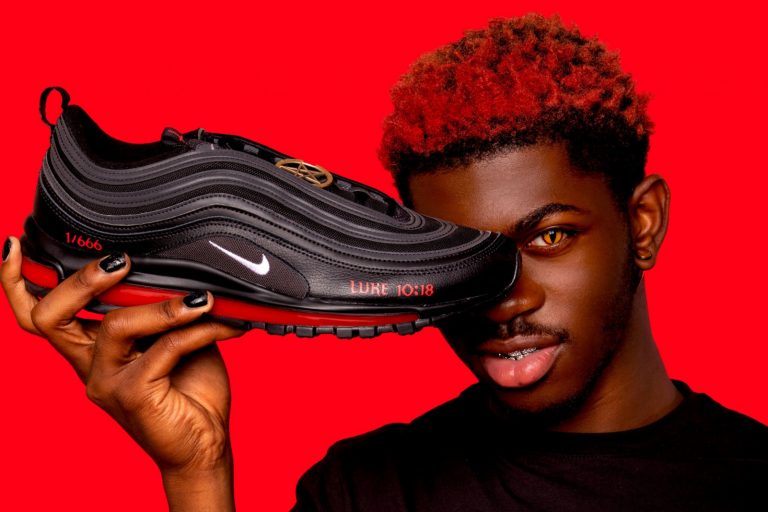 Рэпер Lil Nas X выпустил «сатанинские» кроссовки Nike с каплями человеческой крови