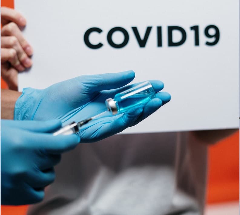 В Латвии за сутки выявлено 526 случаев COVID, умерли 10 человек