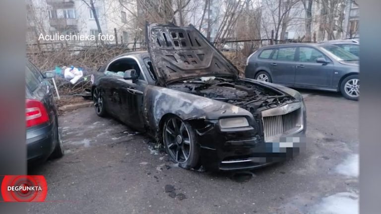 В Пурвциемсе на стоянке сгорел Rolls Royce, стоимостью более 150 000 евро (ВИДЕО)