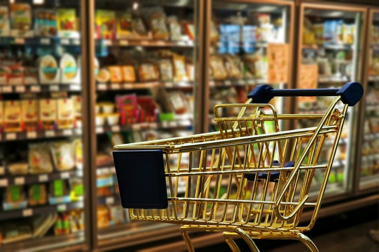 За год оборот торговли в Латвии упал на 8,5%