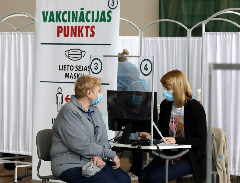 Глава рижской группы вакцинации: мы готовы начать прививать педагогов