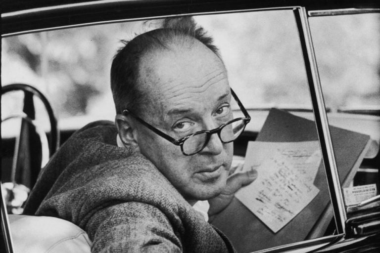 Набоков в 1942 году написал стихотворение о Супермене. Оно опубликовано впервые