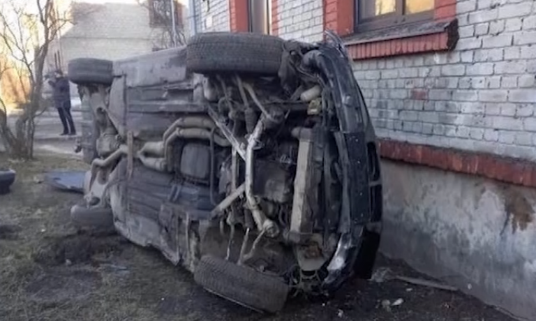 В Болдерае BMW врезалась в стену жилого дома – водитель скрылся