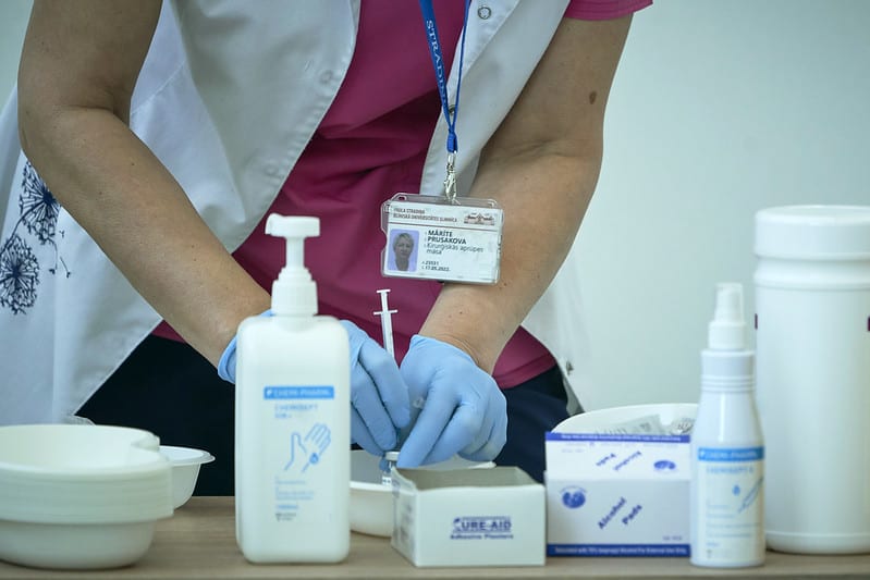 В пятницу вакцину от COVID получили 4426 человек