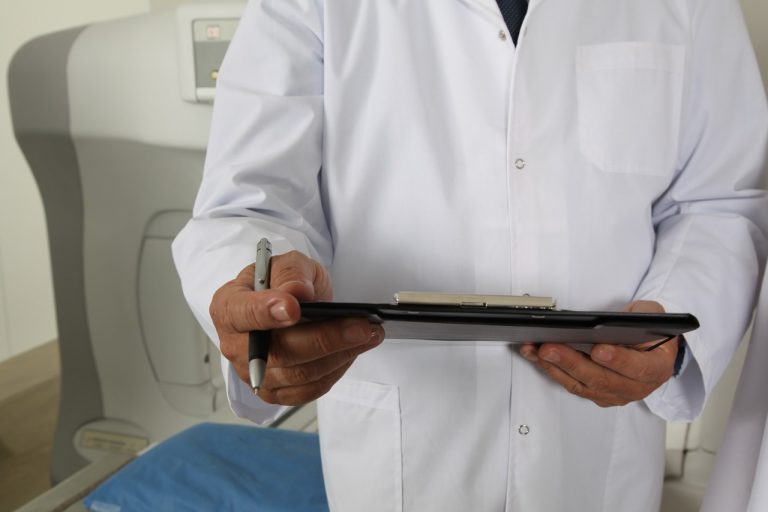 Семейные врачи: направление на вакцинацию — ненужная бюрократия