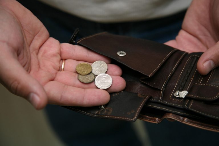Эксперт Банка Латвии: если бы не поддержка государства, безработица была бы в два раза выше