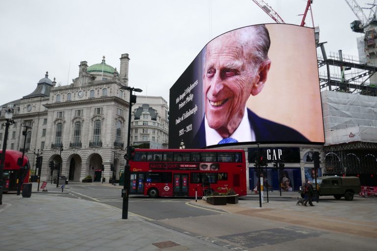 Больше 100 тысяч жалоб поступили в адрес BBC за обилие передач про принца Филиппа