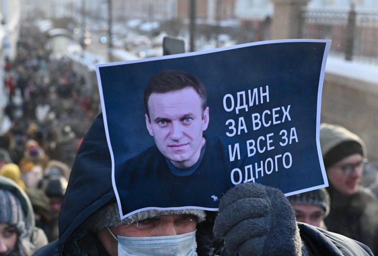 Навальному не позволили в колонии читать Коран. Он подал в суд