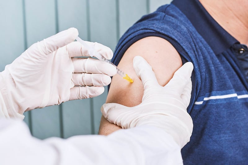 В Латвии не зафиксировано летальных случаев после вакцинирования от COVID