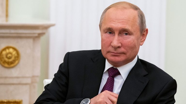 Путин получил вторую дозу COVID-вакцины
