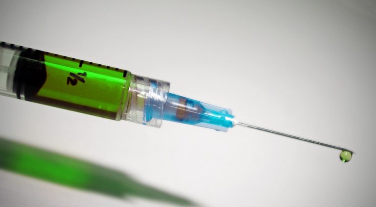 СМИ: ЕС не будет продлевать поставки AstraZeneca и Johnson & Johnson в следующем году