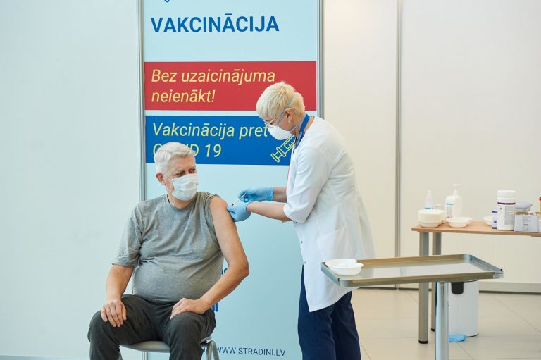 Затлерс тоже сделает вторую прививку позже ожидаемого
