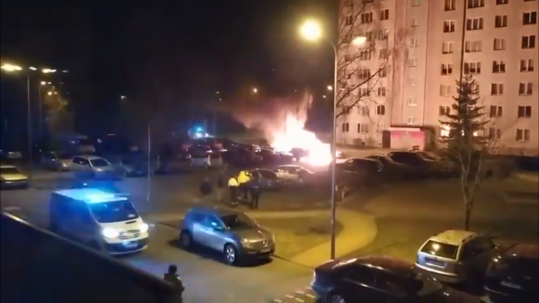 В Риге ночью был сожжен BMW X5, полиция отрицает связь с убийством Беззубова (ВИДЕО)