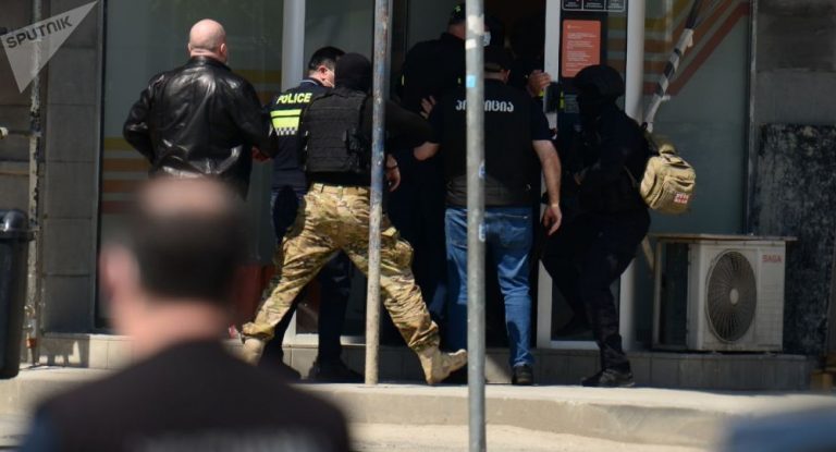 В Тбилиси задержали человека, захватившего заложников в «Банке Грузии»
