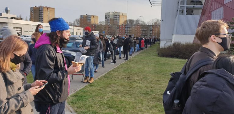 Использованы все вакцины. В Цесисе, Елгаве, Юрмале и в Риге привиться больше нельзя
