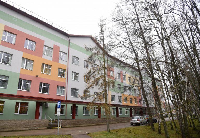 Две латвийские больницы не будут принимать COVID-пациентов