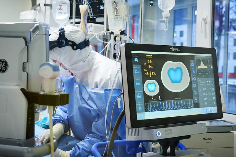 КОРОТКО О ГЛАВНОМ-1: пожинаем «плоды» Пасхи, начнут прививать Pfizer, антирекордный марафон скорости, на Латвию идет холод