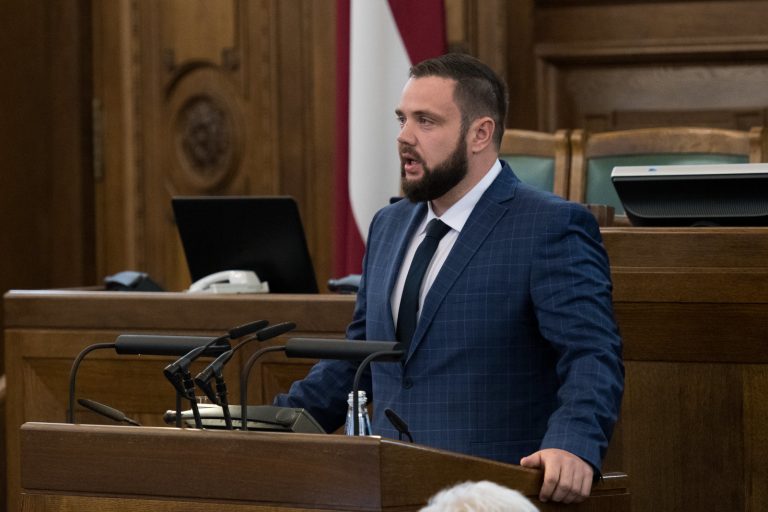 Политолог о переходе Витенбергса: это анекдот, только смеяться не хочется — полная безответственность!