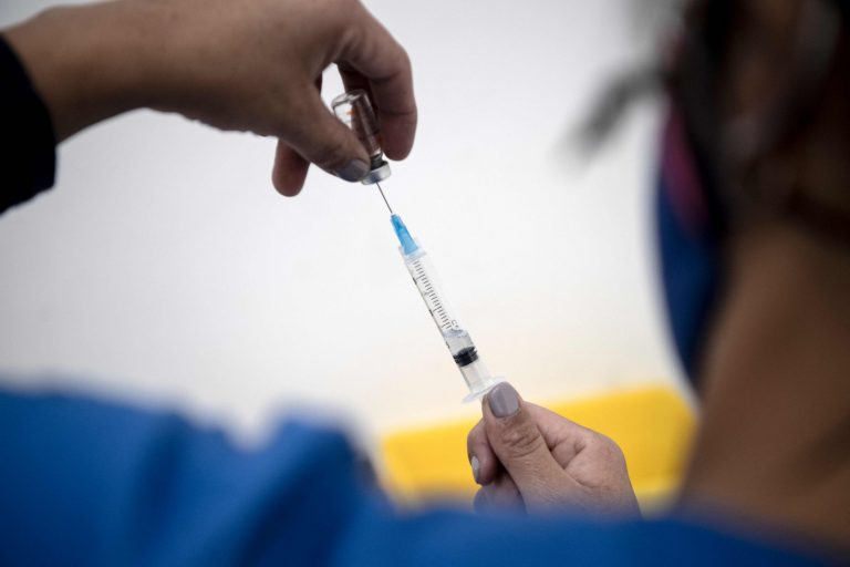 Рекорды вакцинации: за среду привито 9370 человек, за четверг — 8122 человека