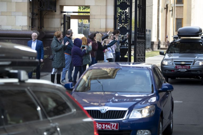 Политолог: Чехия высылкой российских дипломатов лишь помогла Путину