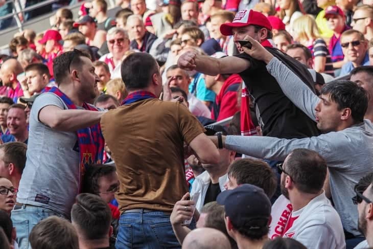 Фанаты «Спартака» и ЦСКА устроили побоище