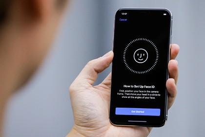 iPhone теперь распознает людей в маске