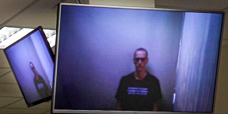 Навальный на суде назвал Путина «голым проворовавшимся королем»