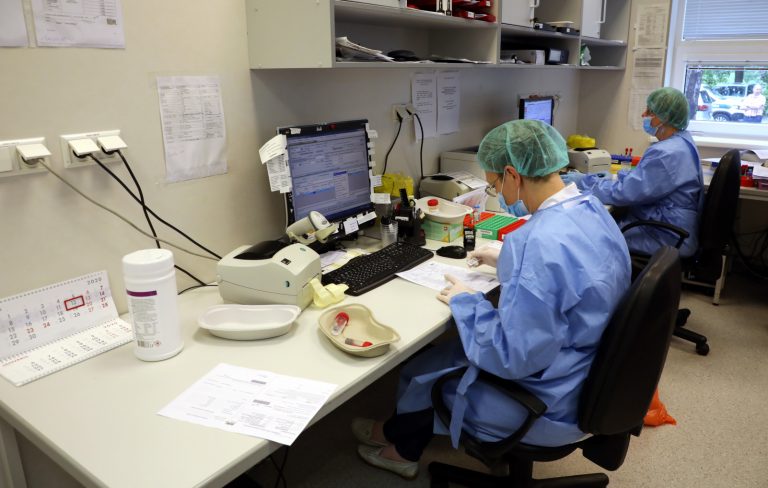 Доктор медицины: пандемия научила нас проводить тесты - сложные анализы стали рутиной