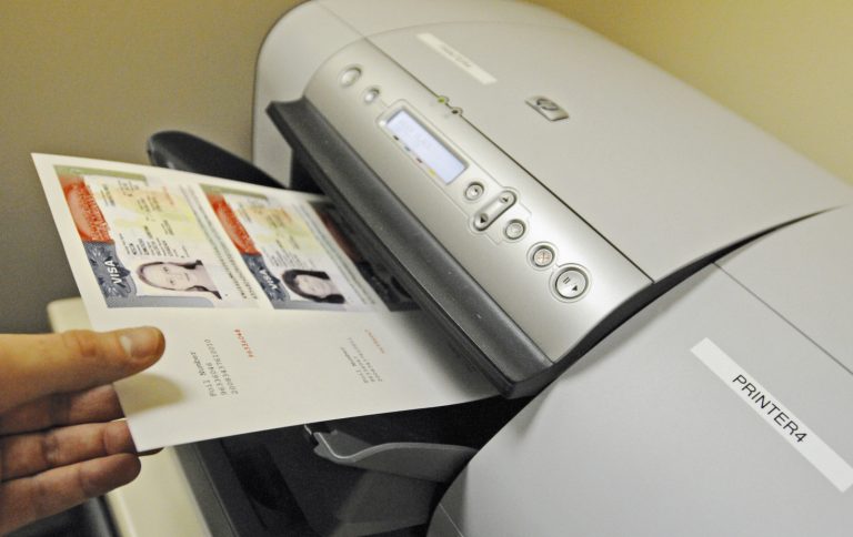 Посольство США в России перестает выдавать визы