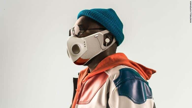 Рэпер Will.i.am и дизайнер ракет SpaceX создали «умную» маску
