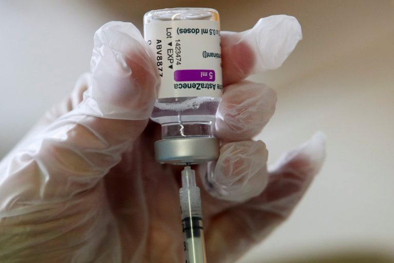 В Латвии рекомендуют продолжать использовать вакцину AstraZeneca