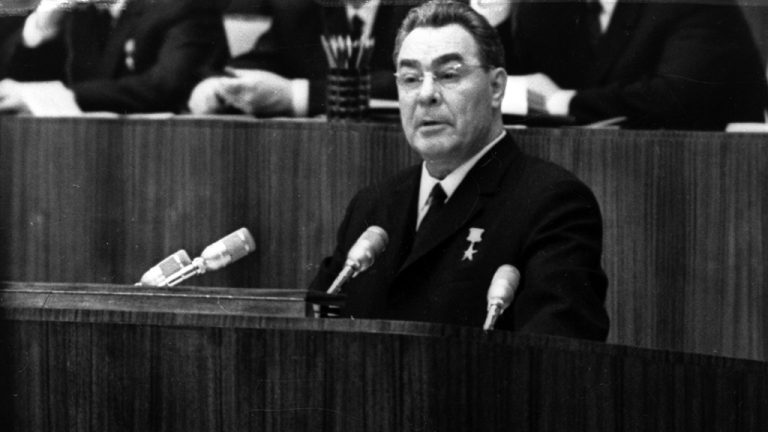 Не место красит человека: как 55 лет назад была узаконена должность генсека.