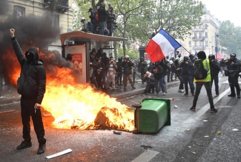 Первомайская демонстрация в Париже переросла в беспорядки (ФОТО и ВИДЕО)