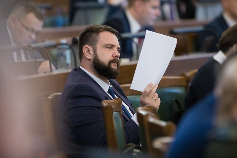 Кариньш подписал указ об отставке министра экономики