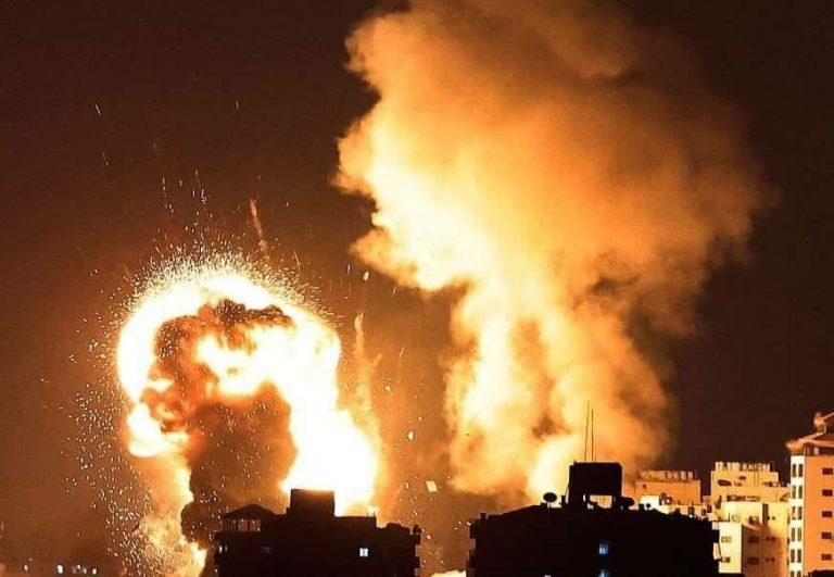 КОРОТКО О ГЛАВНОМ-2: гибель людей в Израиле и Палестине, тюрьма за отказ от вакцины, Гарри и Меган причислили к шоу-бизнесу