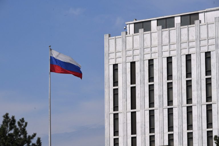Россия утвердила список «недружественных» стран. Латвия в него не попала