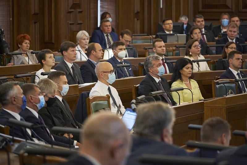 Политолог: де-факто правительство Латвии существует только формально