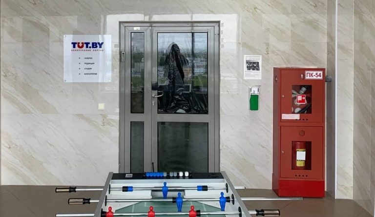 Портал Tut.by обвиняется в неуплате налогов, у журналистов проходят обыски