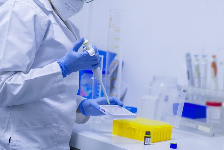 Ученые изобрели препарат, уничтожающий COVID-19 — пока работает на мышах