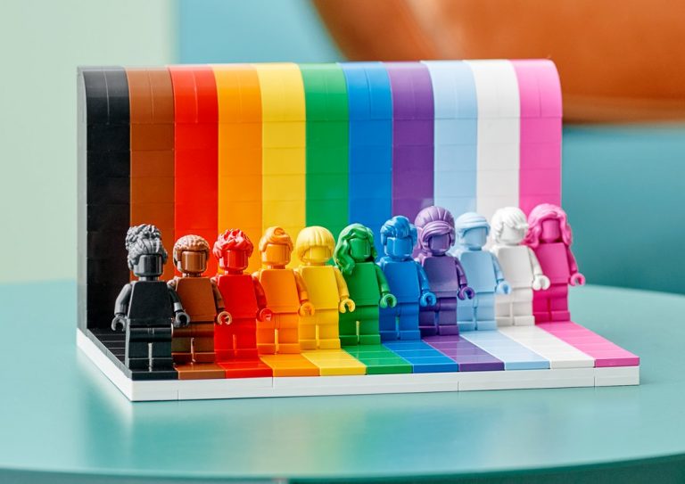 LEGO выпустит специальный ЛГБТК+-набор