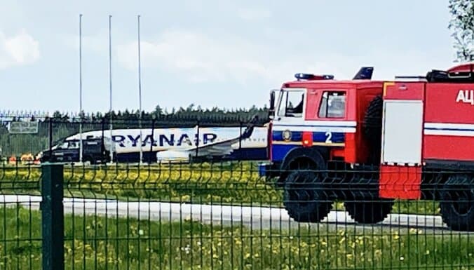 «Пиратство 21 века!»: в Латвии возмущены посадкой гражданского самолета в Минске