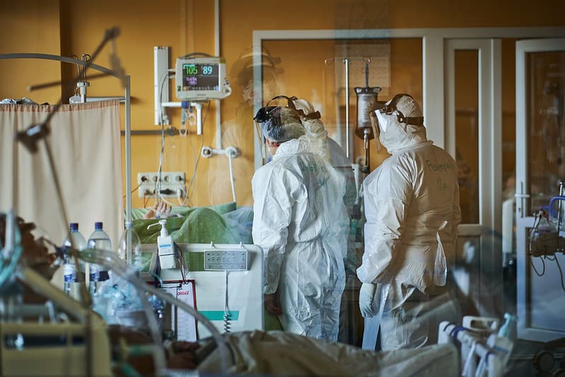 SPKC: заболеваемость COVID снижается, но растет количество тяжелых пациентов
