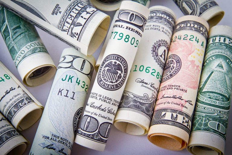 Торговцы и  Конфедерация работодателей просят отложить введение с 1 июля минимального социального платежа в 170 евро