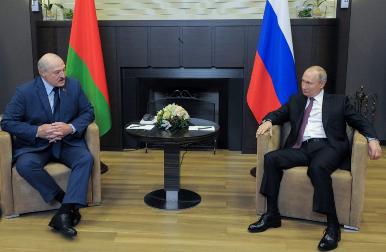 В Кремле рассказали, что обсуждали Путин и Лукашенко