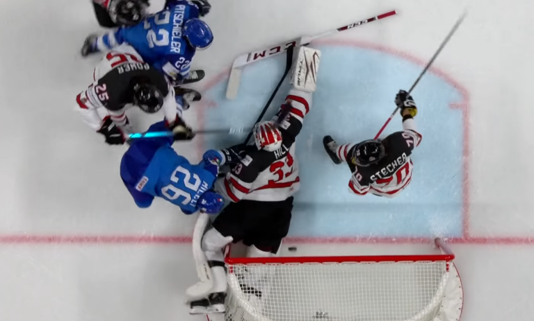 В Риге завершились два матча ЧМ, с большим отрывом победителями стали Канада и Швейцария