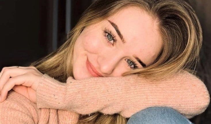 «Зеленая лампа»: чтобы 17-летняя Зане не задыхалась и не теряла голос, нужна помощь