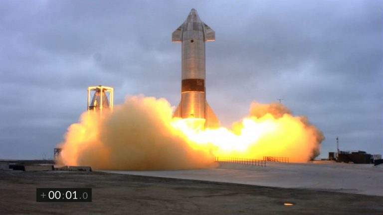 Исторический момент: Starship Маска впервые взлетел, совершил посадку и не взорвался (ВИДЕО)